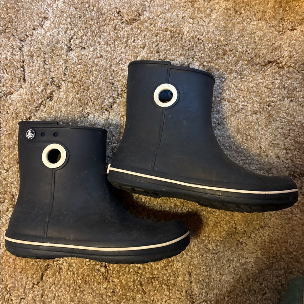 CROCS Jaunt Shorty Women’s Pull On Rain Boots